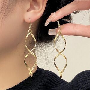 Elegant Gold Twisted Hoop Earrings